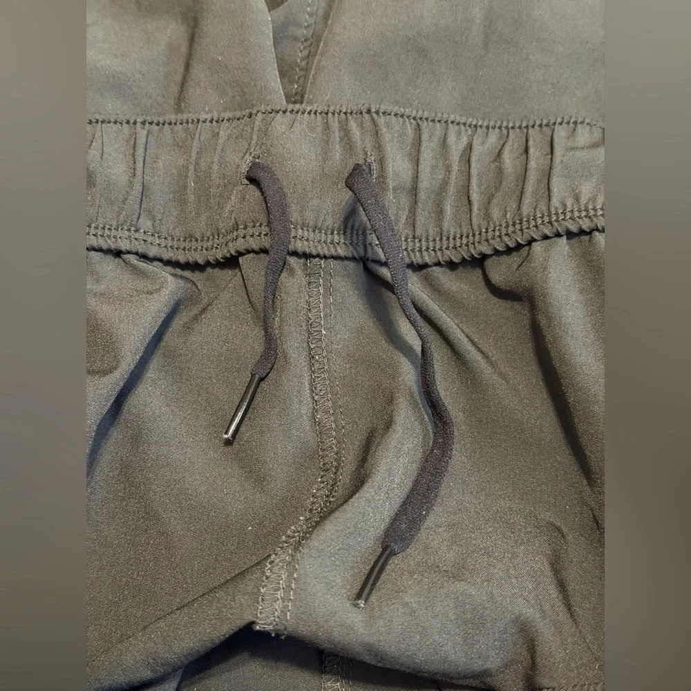 Old Navy Men’s Essential Woven Workout Shorts 7 Inch Inseam